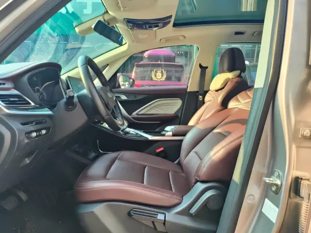 Geely Jiaji — Фото автомобиля 5