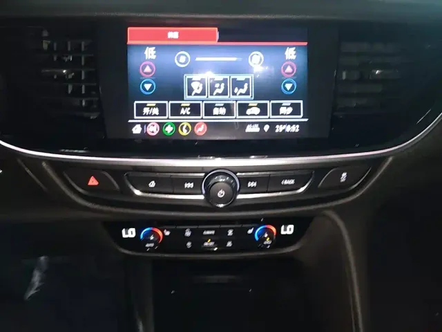 Buick Regal — Фото автомобиля 12