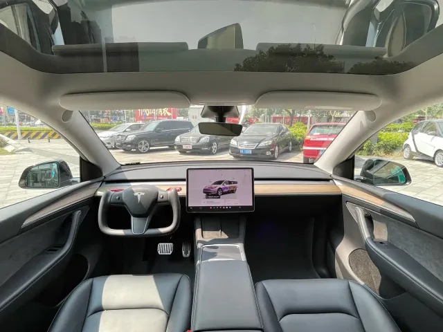 Tesla Model Y — Фото автомобиля 17