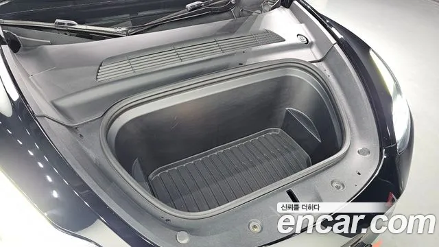 Tesla Model Y — Фото автомобиля 9