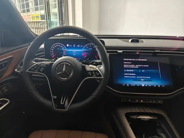Mercedes-Benz E-Class — Фото автомобиля 14