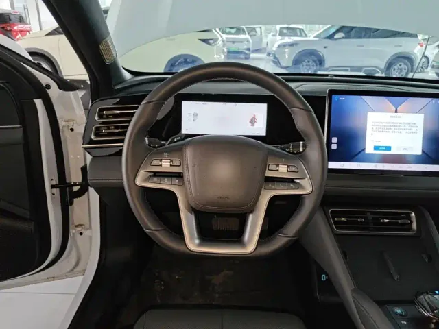 BYD Qin L — Фото автомобиля 10