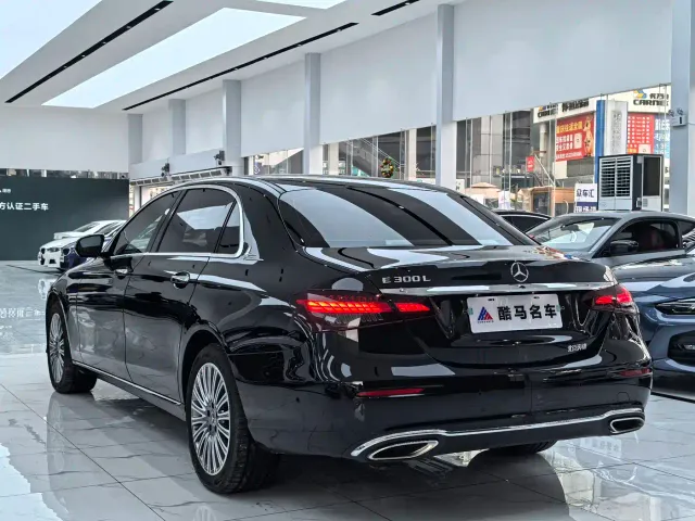 Mercedes-Benz E-Class — Фото автомобиля 13