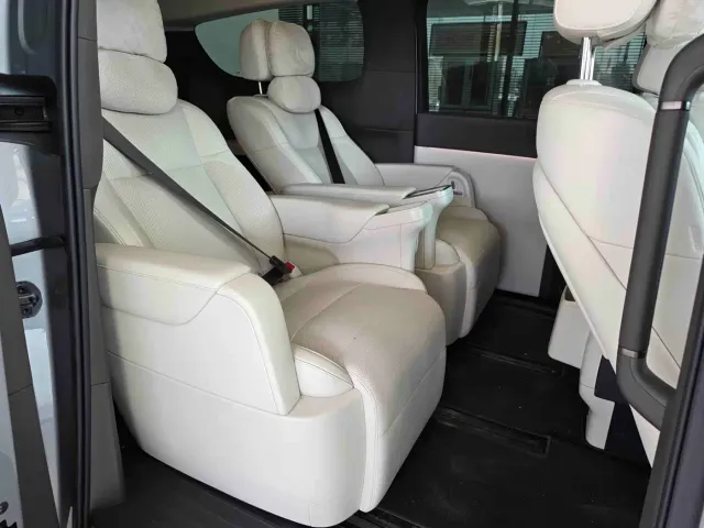 Li Auto MEGA — Фото автомобиля 10