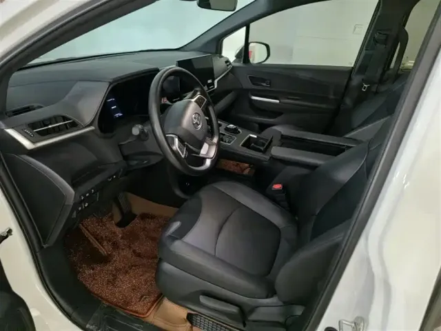 Toyota Granvia 2026 Model 2.5L Hybrid Comfort Edition — Фото автомобиля 6