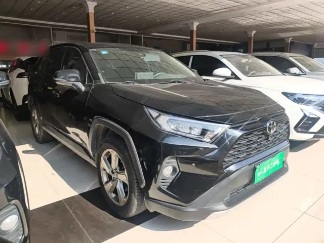 Toyota RAV4 — Фото автомобиля 3
