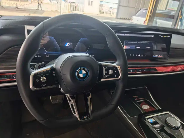 BMW i7 — Фото автомобиля 7