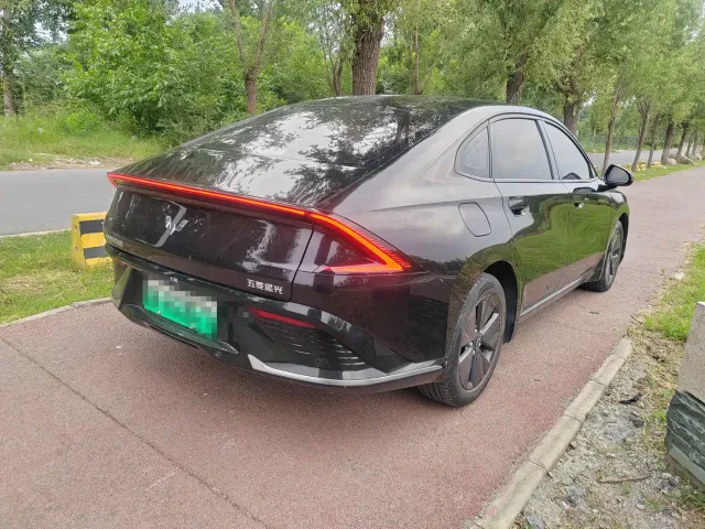 Wuling Starlight — Фото автомобиля 5