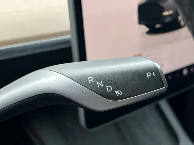 Tesla Model Y — Фото автомобиля 5