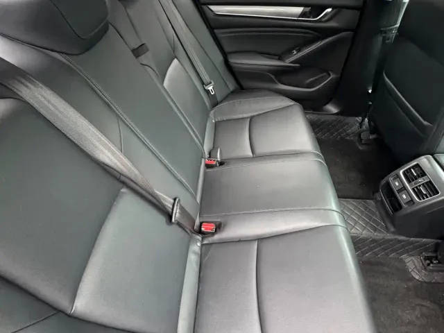 Honda Accord — Фото автомобиля 10