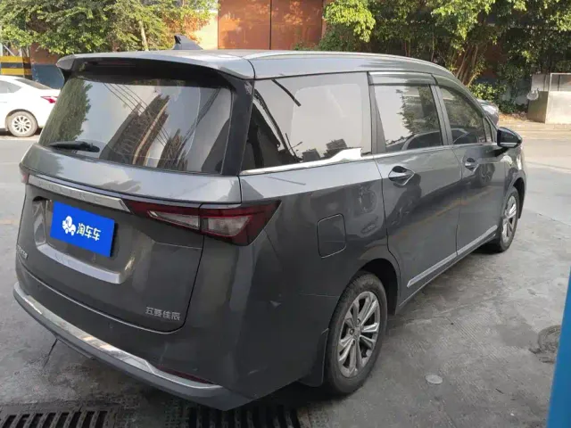 Wuling Jiachen — Фото автомобиля 3