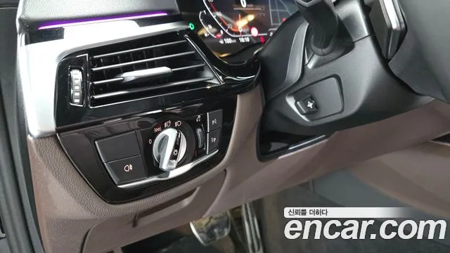 BMW 5 Series G30 — Фото автомобиля 25