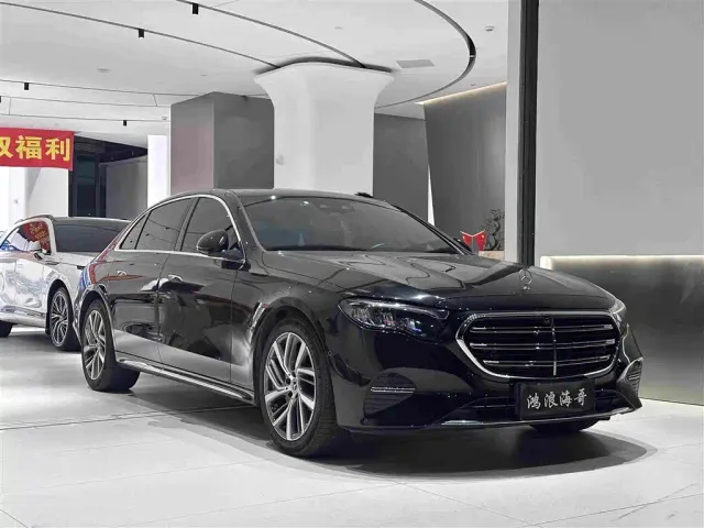 Mercedes-Benz E-Class — Фото автомобиля 3