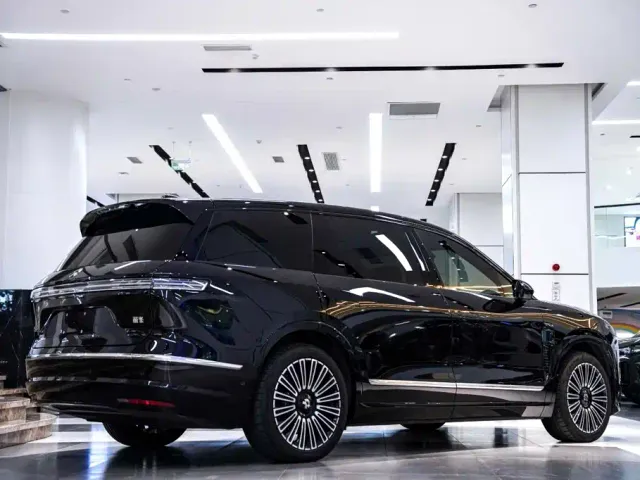 Nio ES8 — Фото автомобиля 6