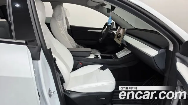 Tesla Model Y — Фото автомобиля 16