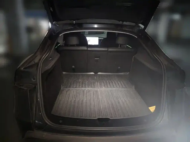 Tesla Model Y — Фото автомобиля 9