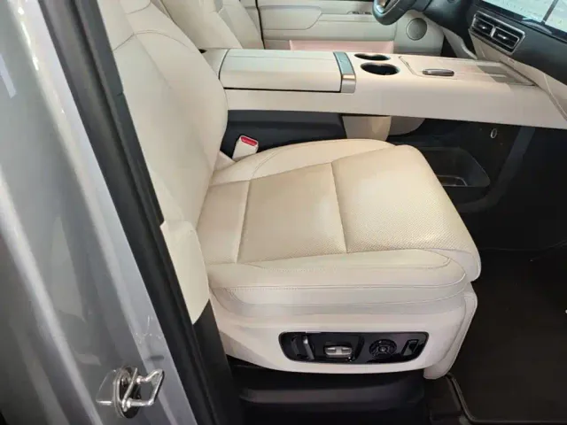 Li Auto MEGA — Фото автомобиля 24
