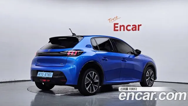Peugeot 208 — Фото автомобиля 2