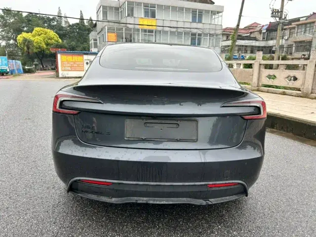 Tesla Model 3 — Фото автомобиля 4