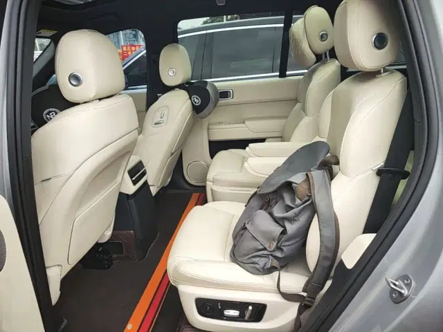 Li Auto Li Xiang L9 2022 Max — Фото автомобиля 16