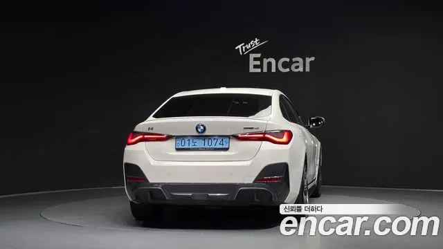 BMW i4 — Фото автомобиля 4