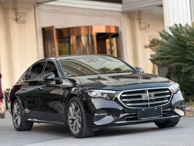 Mercedes-Benz E-Class — Фото автомобиля 3