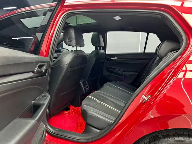 Volkswagen Golf — Фото автомобиля 18