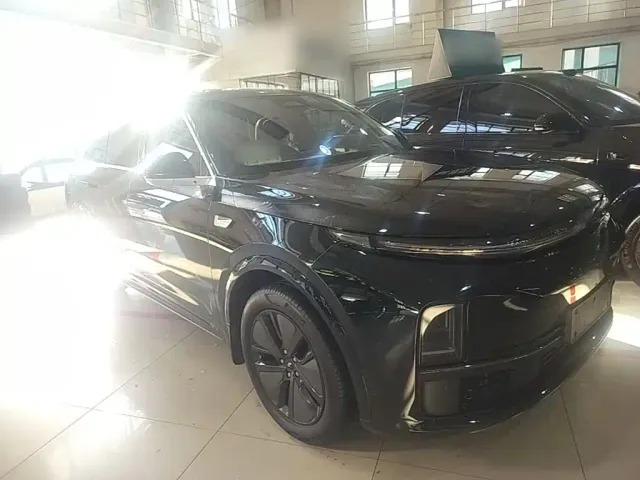Li Auto L7 — Фото автомобиля 3