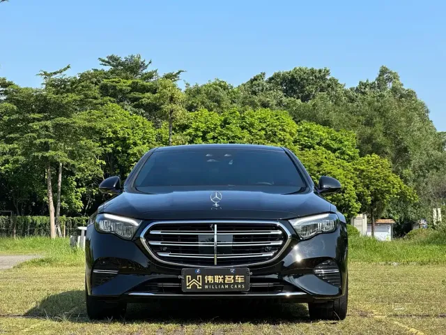 Mercedes-Benz E-Class — Фото автомобиля 2