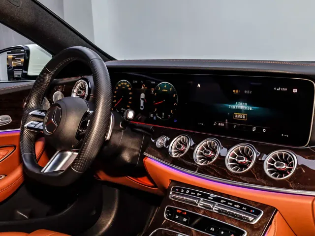 Mercedes-Benz E-Class — Фото автомобиля 16