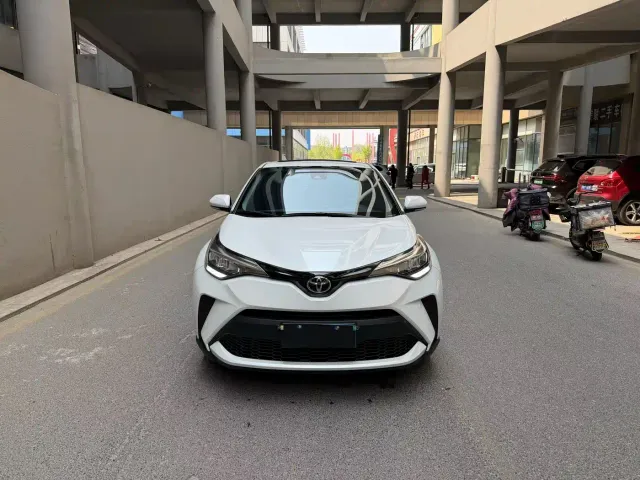 Toyota C-HR — Фото автомобиля 2