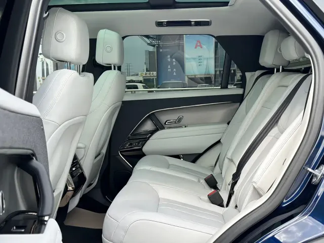 Land Rover Range Rover Sport — Фото автомобиля 12