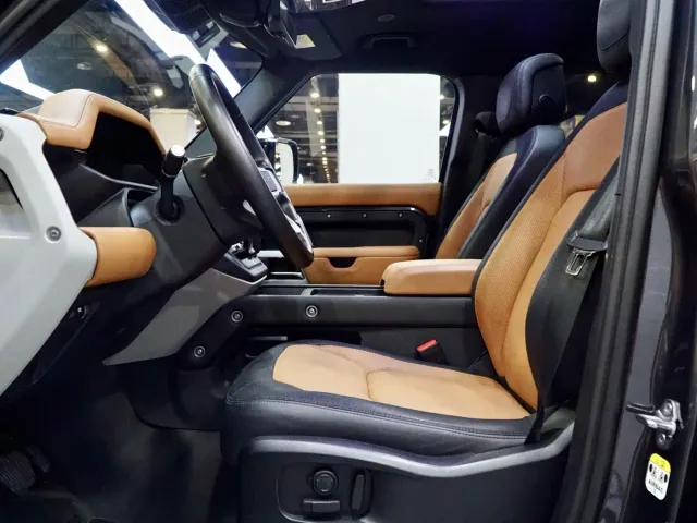 Land Rover Defender — Фото автомобиля 12