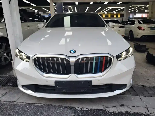 BMW 5 Series — Фото автомобиля 2