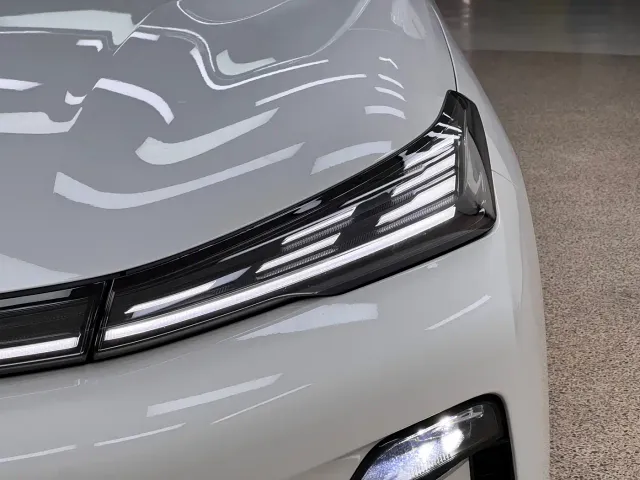 Geely Galaxy Starship 7 EM-i — Фото автомобиля 8