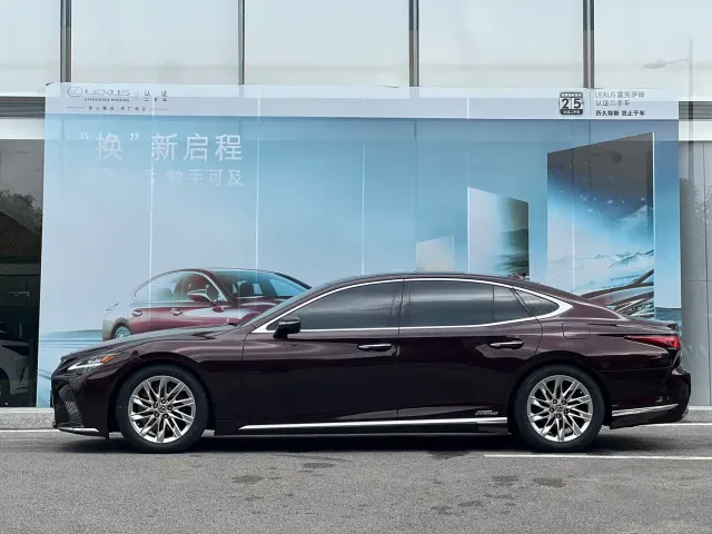 Lexus LS — Фото автомобиля 2