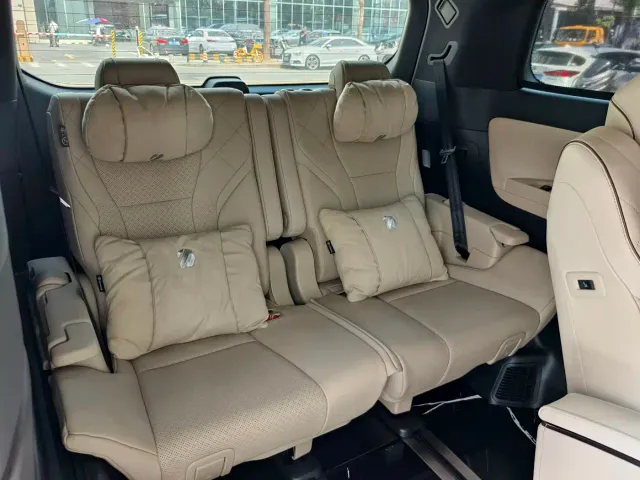 Toyota Alphard — Фото автомобиля 9