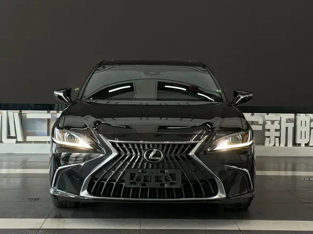 Lexus ES — Фото автомобиля 2
