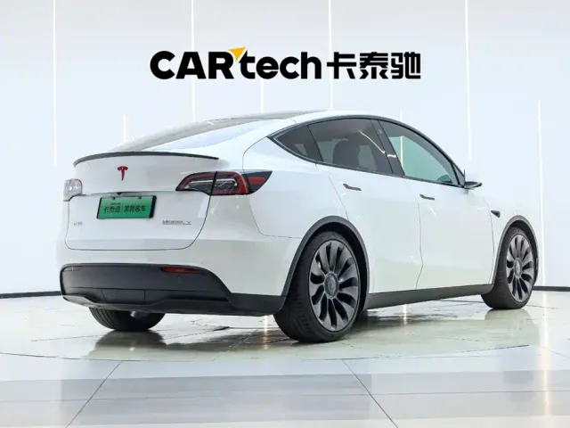 Tesla Model Y — Фото автомобиля 3