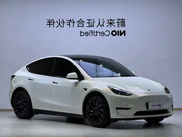 Tesla Model Y — Фото автомобиля 3