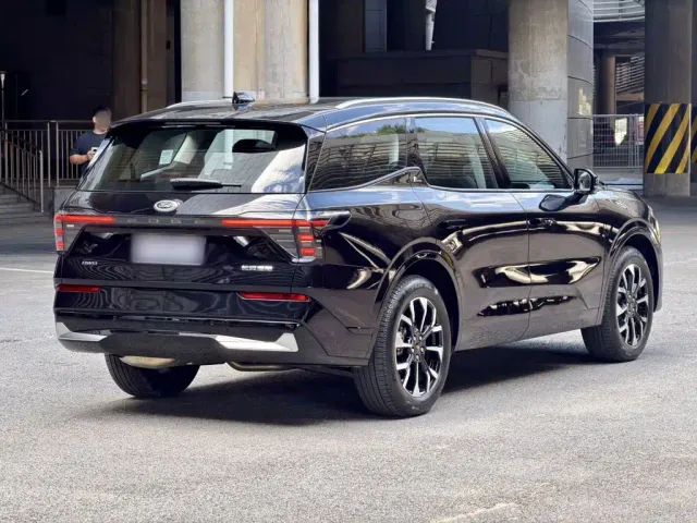 Ford Edge — Фото автомобиля 11