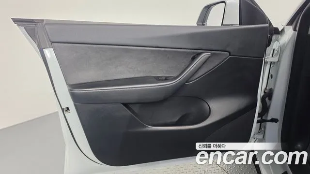Tesla Model Y — Фото автомобиля 24