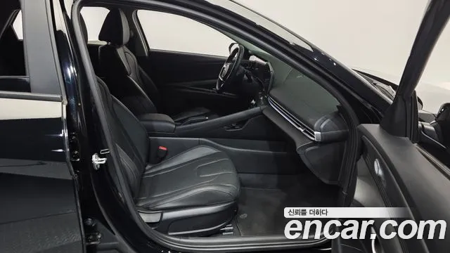 Hyundai Avante CN7 — Фото автомобиля 11