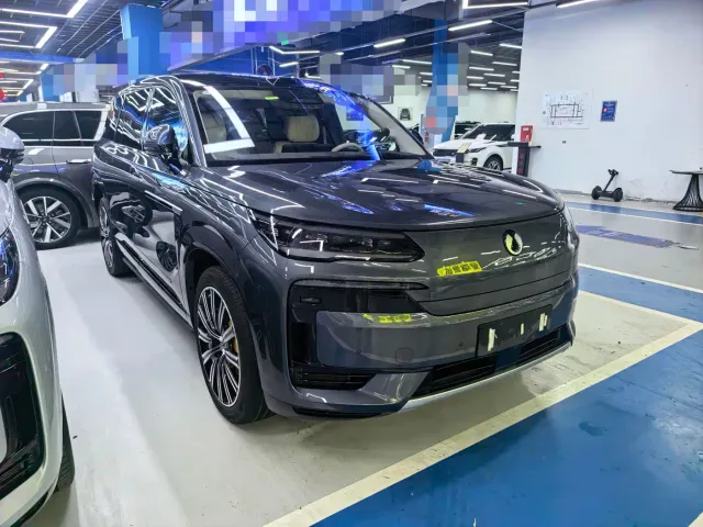 Denza Denza N9 2025 Flagship Model — Фото автомобиля 3