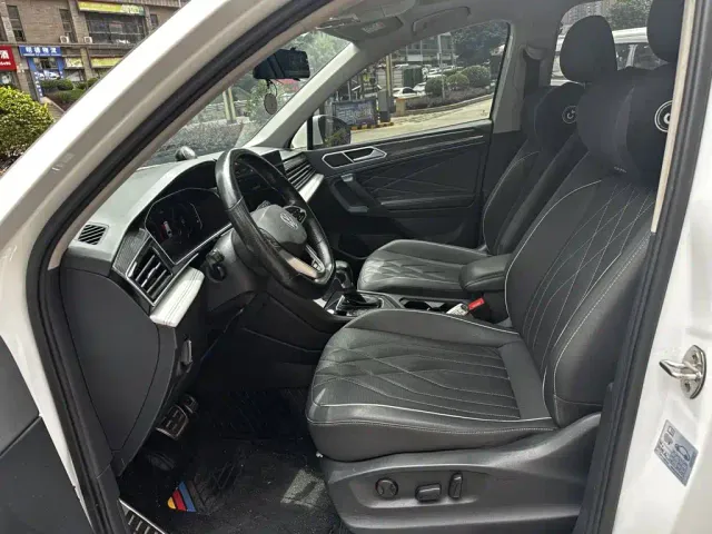 Volkswagen Tiguan L — Фото автомобиля 8