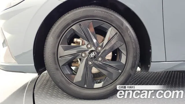 Hyundai Avante CN7 — Фото автомобиля 5