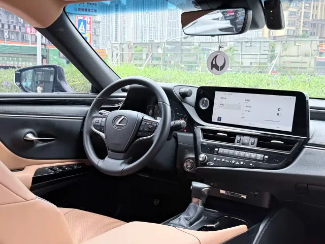 Lexus ES — Фото автомобиля 15
