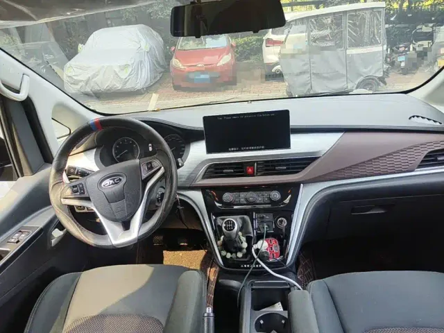 JAC Refine M3 — Фото автомобиля 12