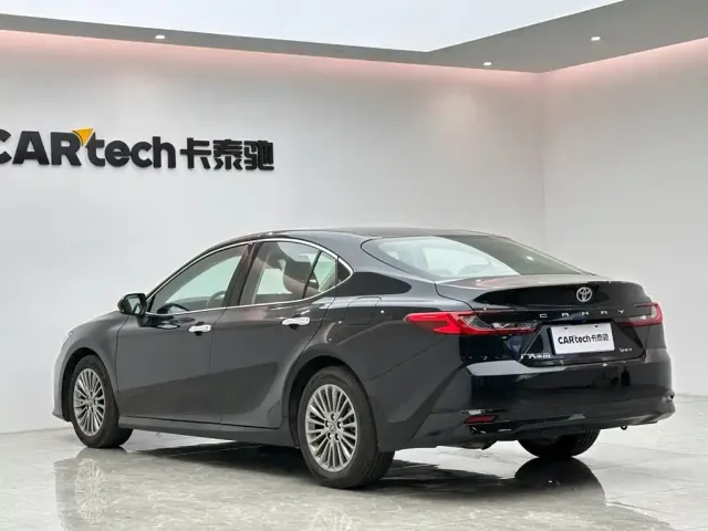Toyota Camry — Фото автомобиля 3