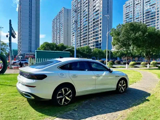 Volkswagen Lamando — Фото автомобиля 4